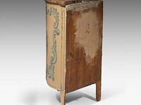 A hand-painted venetian rococo-style corner cabinet with marble top, 18thc 91 x 79 x 50 cm. (35.82 x 31.10 x 19.67 in.) - afbeelding 3 van  6