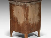 A hand-painted venetian rococo-style corner cabinet with marble top, 18thc 91 x 79 x 50 cm. (35.82 x 31.10 x 19.67 in.) - afbeelding 4 van  6