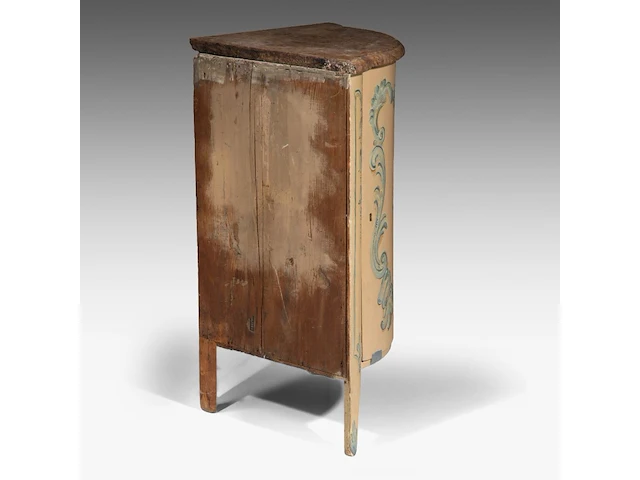 A hand-painted venetian rococo-style corner cabinet with marble top, 18thc 91 x 79 x 50 cm. (35.82 x 31.10 x 19.67 in.) - afbeelding 5 van  6