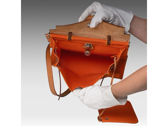 A hermès 'herbag' 31 in leather and orange toile, includes pouch, h 25 - w 31 - d 10 cm - afbeelding 8 van  18