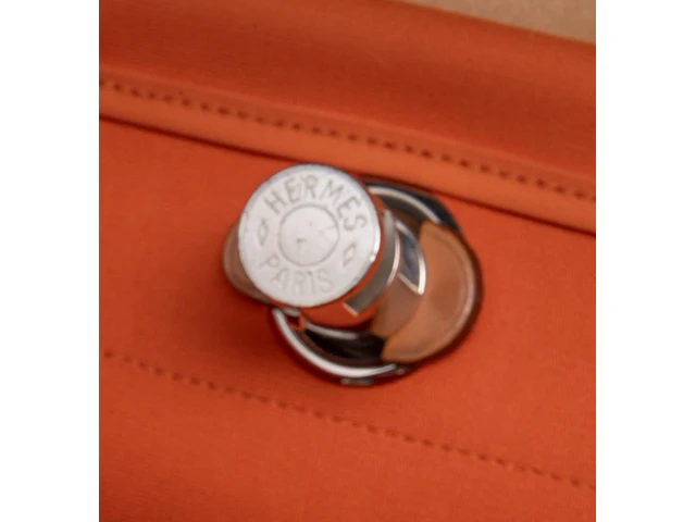 A hermès 'herbag' 31 in leather and orange toile, includes pouch, h 25 - w 31 - d 10 cm - afbeelding 9 van  18