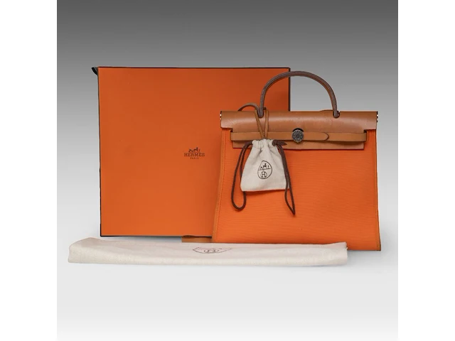A hermès 'herbag' 31 in leather and orange toile, includes pouch, h 25 - w 31 - d 10 cm - afbeelding 14 van  18