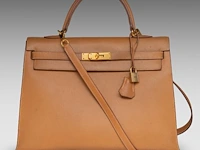 A hermès kelly 35 sellier veau epsom handbag with cc hardware 24.5 x 35 x 13 cm. (9.65 x 13.77 x 5.12 in.)