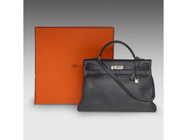 A hermès kelly 40 retourné in black veau epsom handbag with ck hardware 27 x 40 x 13 cm. (10.63 x 15 3/4 x 5.12 in.) - afbeelding 2 van  36
