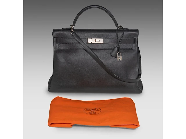 A hermès kelly 40 retourné in black veau epsom handbag with ck hardware 27 x 40 x 13 cm. (10.63 x 15 3/4 x 5.12 in.) - afbeelding 3 van  36