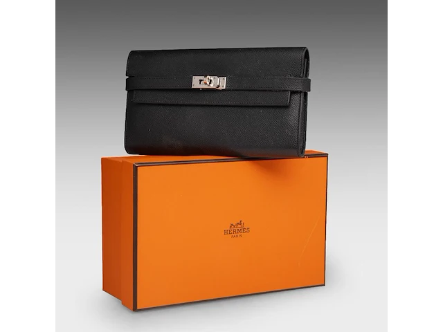 A hermès kelly wallet to go in black calfskin 11 x 20 cm. (4.33 x 7.87 in.) - afbeelding 8 van  9