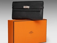 A hermès kelly wallet to go in black calfskin 11 x 20 cm. (4.33 x 7.87 in.) - afbeelding 8 van  9