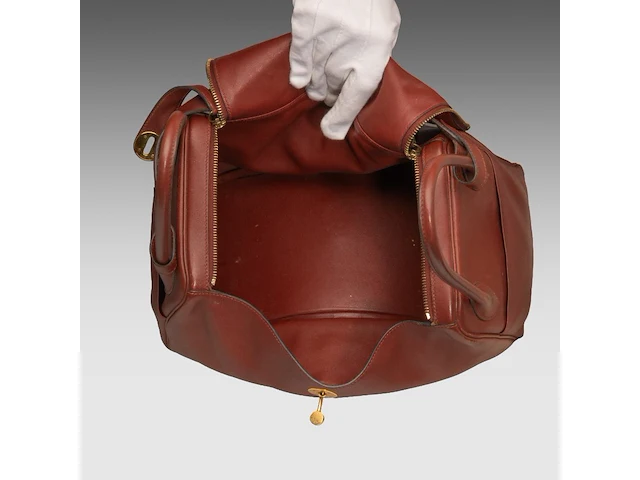 A hermès lindy 34 rouge hermès veau swift leather handbag with cc hardware 22 x 34 x 16 cm. (8.66 x 13.39 x 6.29 in.) - afbeelding 5 van  19