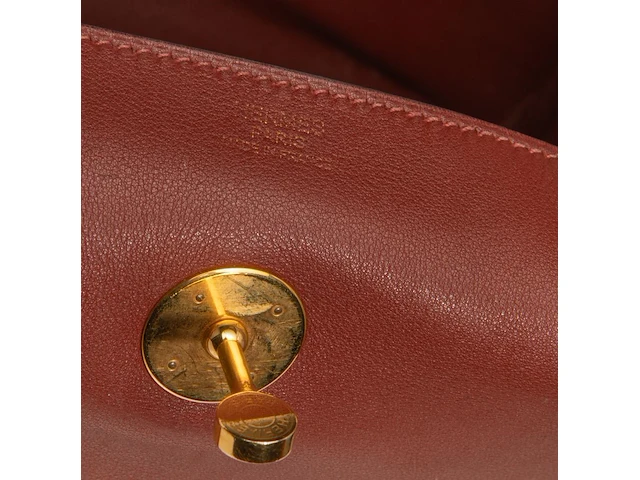 A hermès lindy 34 rouge hermès veau swift leather handbag with cc hardware 22 x 34 x 16 cm. (8.66 x 13.39 x 6.29 in.) - afbeelding 8 van  19