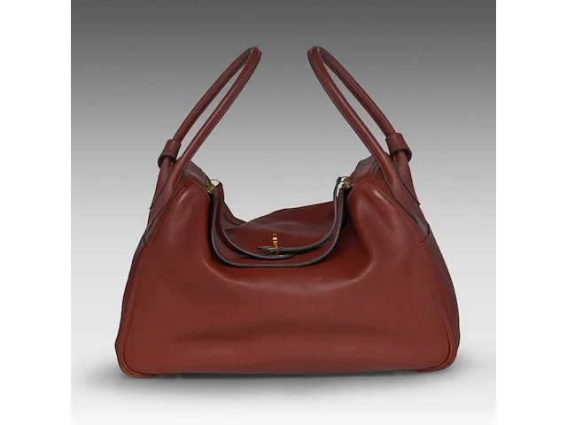 A hermès lindy 34 rouge hermès veau swift leather handbag with cc hardware 22 x 34 x 16 cm. (8.66 x 13.39 x 6.29 in.) - afbeelding 1 van  19