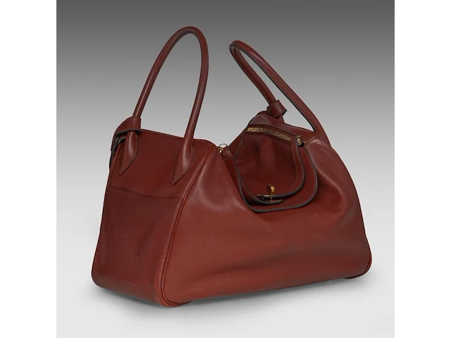 A hermès lindy 34 rouge hermès veau swift leather handbag with cc hardware 22 x 34 x 16 cm. (8.66 x 13.39 x 6.29 in.) - afbeelding 12 van  19