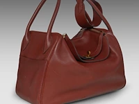 A hermès lindy 34 rouge hermès veau swift leather handbag with cc hardware 22 x 34 x 16 cm. (8.66 x 13.39 x 6.29 in.) - afbeelding 13 van  19