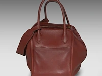 A hermès lindy 34 rouge hermès veau swift leather handbag with cc hardware 22 x 34 x 16 cm. (8.66 x 13.39 x 6.29 in.) - afbeelding 15 van  19