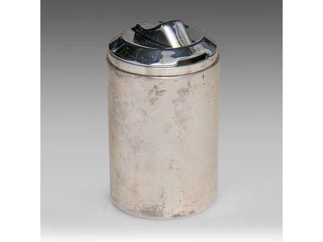 A hermès two-tone silver plate table lighter 'cartouche', ca 1970 9.5 cm. (3.74 in.) - afbeelding 2 van  6