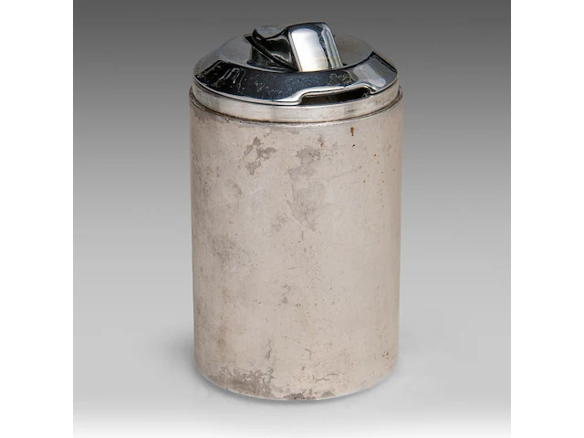 A hermès two-tone silver plate table lighter 'cartouche', ca 1970 9.5 cm. (3.74 in.) - afbeelding 3 van  6