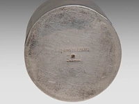 A hermès two-tone silver plate table lighter 'cartouche', ca 1970 9.5 cm. (3.74 in.) - afbeelding 5 van  6