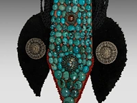 A himalayan ladakhi perak headpiece with metalwork, coral beads, turquoise and agate cabochons, shells, and braids, 20thc, l 77,5 cm - afbeelding 2 van  4