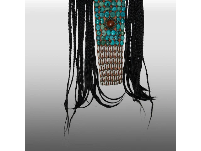 A himalayan ladakhi perak headpiece with metalwork, coral beads, turquoise and agate cabochons, shells, and braids, 20thc, l 77,5 cm - afbeelding 3 van  4