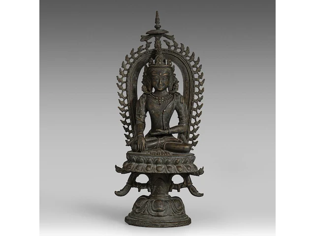 A himalayan pala style bronze figure of the crowned buddha shakyamuni, total h 44,5 cm - afbeelding 1 van  7
