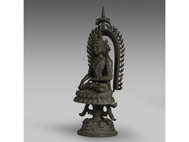 A himalayan pala style bronze figure of the crowned buddha shakyamuni, total h 44,5 cm - afbeelding 2 van  7
