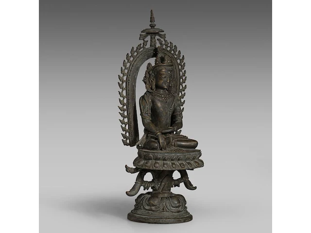 A himalayan pala style bronze figure of the crowned buddha shakyamuni, total h 44,5 cm - afbeelding 6 van  7