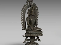 A himalayan pala style bronze figure of the crowned buddha shakyamuni, total h 44,5 cm - afbeelding 6 van  7