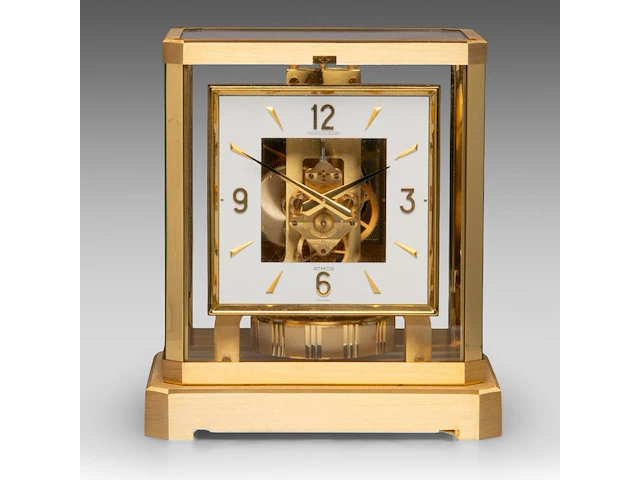 A jaeger-lecoultre 'atmos viii' clock, '70s the clock: 23 x 21 x 16.5 cm. (9.06 x 8.26 x 6 1/2 in.), the case: 26 x 24 x 19.5 cm. (10.24 x 9.44 x 7.67 in.) - afbeelding 1 van  9