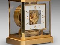 A jaeger-lecoultre 'atmos viii' clock, '70s the clock: 23 x 21 x 16.5 cm. (9.06 x 8.26 x 6 1/2 in.), the case: 26 x 24 x 19.5 cm. (10.24 x 9.44 x 7.67 in.) - afbeelding 2 van  9