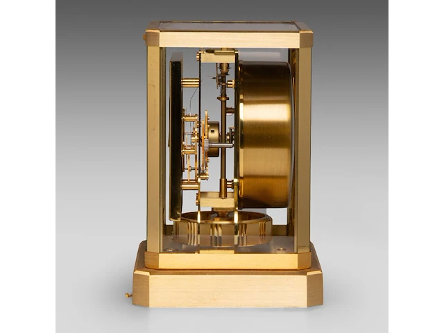 A jaeger-lecoultre 'atmos viii' clock, '70s the clock: 23 x 21 x 16.5 cm. (9.06 x 8.26 x 6 1/2 in.), the case: 26 x 24 x 19.5 cm. (10.24 x 9.44 x 7.67 in.) - afbeelding 3 van  9