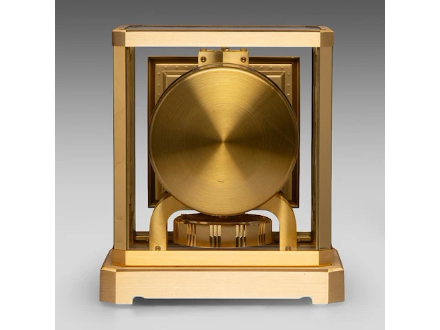 A jaeger-lecoultre 'atmos viii' clock, '70s the clock: 23 x 21 x 16.5 cm. (9.06 x 8.26 x 6 1/2 in.), the case: 26 x 24 x 19.5 cm. (10.24 x 9.44 x 7.67 in.) - afbeelding 4 van  9