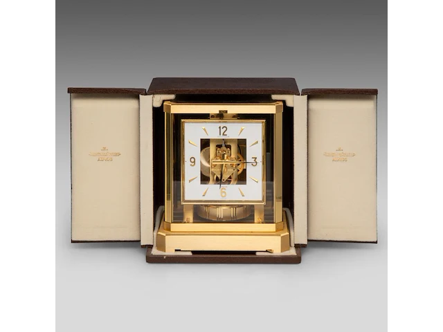 A jaeger-lecoultre 'atmos viii' clock, '70s the clock: 23 x 21 x 16.5 cm. (9.06 x 8.26 x 6 1/2 in.), the case: 26 x 24 x 19.5 cm. (10.24 x 9.44 x 7.67 in.) - afbeelding 6 van  9