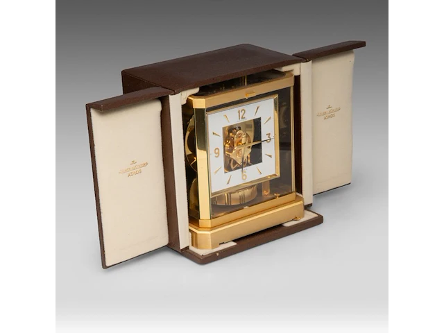 A jaeger-lecoultre 'atmos viii' clock, '70s the clock: 23 x 21 x 16.5 cm. (9.06 x 8.26 x 6 1/2 in.), the case: 26 x 24 x 19.5 cm. (10.24 x 9.44 x 7.67 in.) - afbeelding 7 van  9