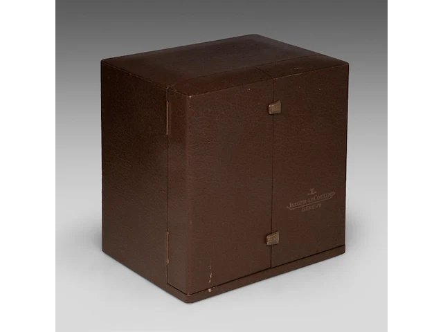 A jaeger-lecoultre 'atmos viii' clock, '70s the clock: 23 x 21 x 16.5 cm. (9.06 x 8.26 x 6 1/2 in.), the case: 26 x 24 x 19.5 cm. (10.24 x 9.44 x 7.67 in.) - afbeelding 8 van  9