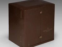 A jaeger-lecoultre 'atmos viii' clock, '70s the clock: 23 x 21 x 16.5 cm. (9.06 x 8.26 x 6 1/2 in.), the case: 26 x 24 x 19.5 cm. (10.24 x 9.44 x 7.67 in.) - afbeelding 8 van  9