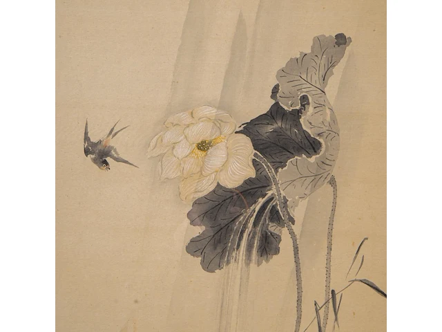 A japanese 'birds on a cliff' and a 'magpies in a lotus pond' painting, both framed 137,5 x 65,5 cm - afbeelding 2 van  12