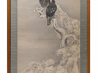 A japanese 'birds on a cliff' and a 'magpies in a lotus pond' painting, both framed 137,5 x 65,5 cm - afbeelding 6 van  12