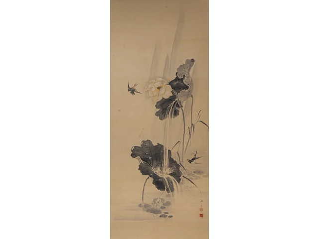 A japanese 'birds on a cliff' and a 'magpies in a lotus pond' painting, both framed 137,5 x 65,5 cm - afbeelding 8 van  12