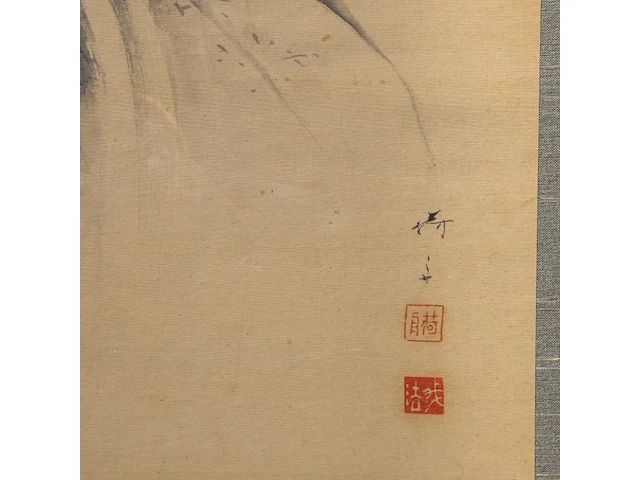 A japanese 'birds on a cliff' and a 'magpies in a lotus pond' painting, both framed 137,5 x 65,5 cm - afbeelding 11 van  12