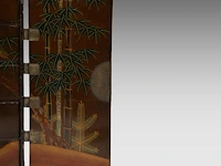 A japanese black and gold lacquered cabinet, mon symbols on the exterior and the 'three friends of winter' on the interior, meiji period (1868-1912), h 107,5 - 90 x 44,5 cm - afbeelding 13 van  13