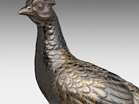 A japanese bronze and gilt okimono of a pheasant, fixed on a wooden tree trunk-form base, meiji period (19thc), total l 60 - h 36 cm - afbeelding 7 van  7