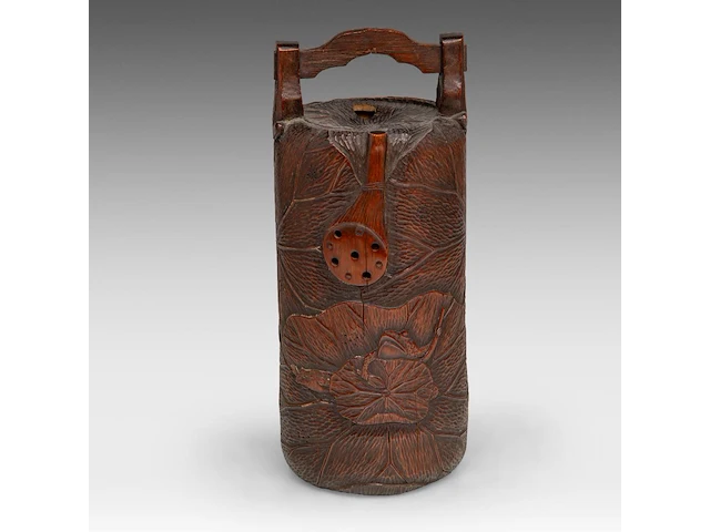 A japanese carved bamboo 'frogs in a lotus pond' pitcher, 20thc, h 28,5 cm - afbeelding 1 van  8