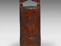 A japanese carved bamboo 'frogs in a lotus pond' pitcher, 20thc, h 28,5 cm - afbeelding 4 van  8