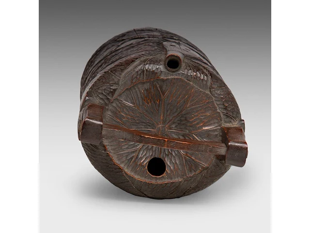 A japanese carved bamboo 'frogs in a lotus pond' pitcher, 20thc, h 28,5 cm - afbeelding 6 van  8
