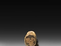 A japanese carved hippo ivory 'dildo harigata', embraced by female figures 15 cm. (5.91 in.) - afbeelding 4 van  5