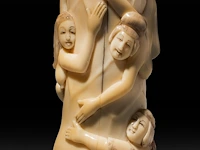 A japanese carved hippo ivory 'dildo harigata', embraced by female figures 15 cm. (5.91 in.) - afbeelding 5 van  5