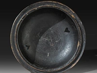 A japanese champlevé enameled bronze depicting kannon, added a ditto lidded vase and a couple of vases, meiji period (1868-1912), h 32 cm - h 40 cm - h 47 cm - afbeelding 9 van  10