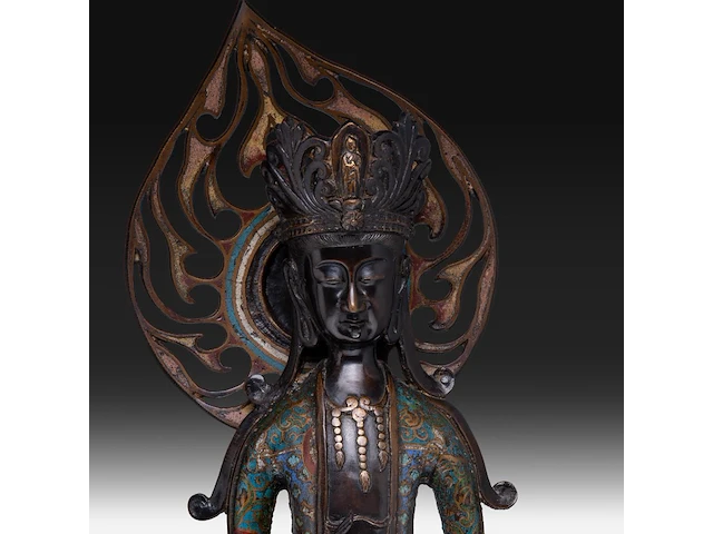 A japanese champlevé enameled bronze of kannon and a ditto lamp, meiji period (1868-1912), h 72 cm / h 68 cm - afbeelding 7 van  8