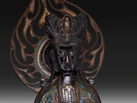 A japanese champlevé enameled bronze of kannon and a ditto lamp, meiji period (1868-1912), h 72 cm / h 68 cm - afbeelding 7 van  8