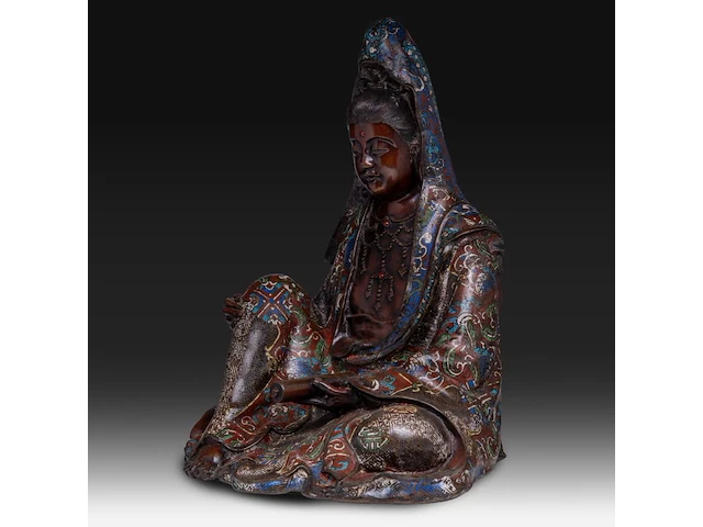 A japanese champlevé enamelled bronze of kannon, meiji period (1868-1912), h 52 cm - afbeelding 2 van  9
