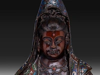 A japanese champlevé enamelled bronze of kannon, meiji period (1868-1912), h 52 cm - afbeelding 7 van  9